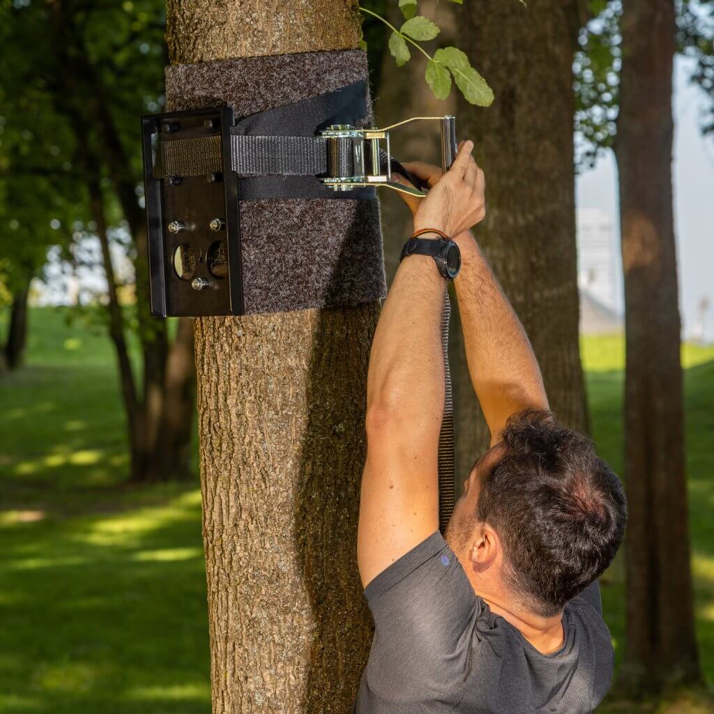 Tree protection for outdoor installation of Pullup & Dip bar