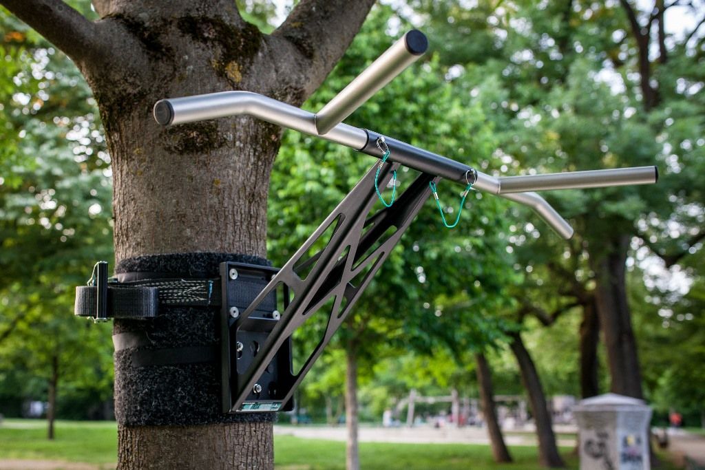 Outdoor adapter for the outdoor installation of Pullup & Dip bar, black steel version
