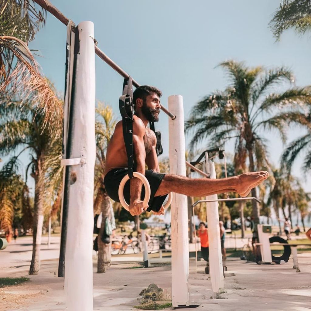 Wooden Gymnastic Rings - Includes Buckle Straps, Door Anchor and Bag